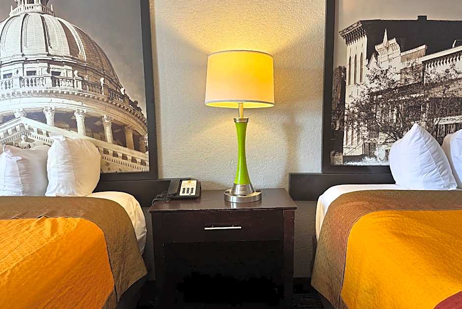 Super 8 by Wyndham Meridian
