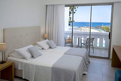 Superior Double or Twin Room with Sea Front