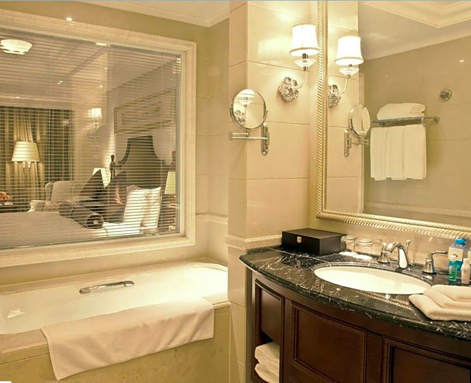 Days Hotel & Suites Fudu