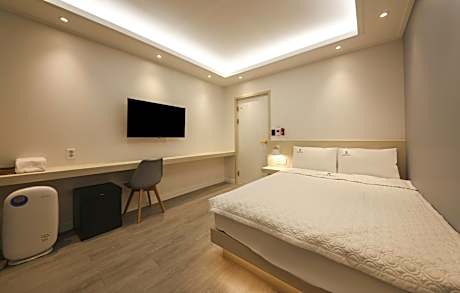 Boutique Queen Room