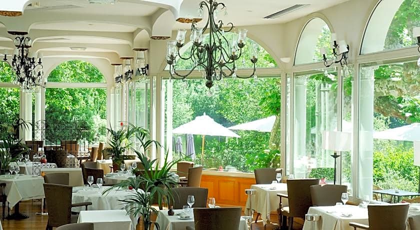 Brindos Lac & Château