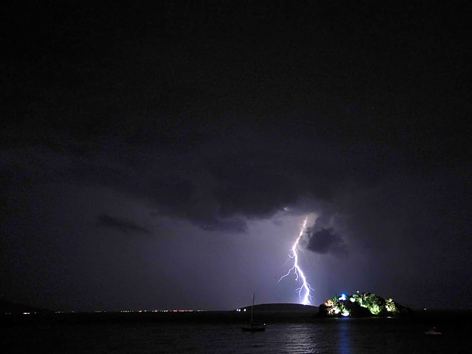 Arcadia Luxury Rooms Seaside Cuisine