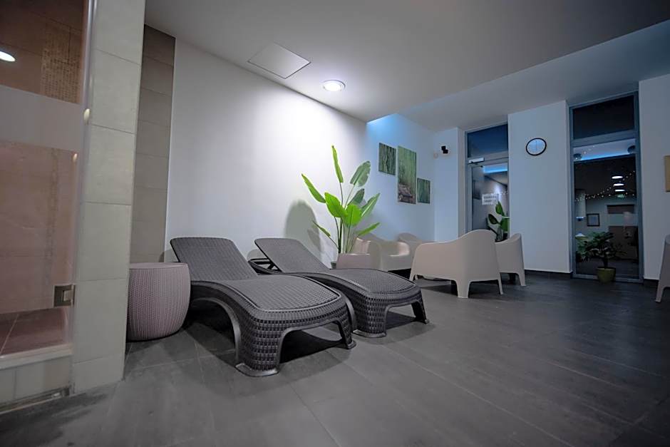 Eleven Business & Sport Hotel