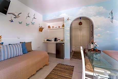 Double Room (1 Queen Bed and 1 Twin Bed)