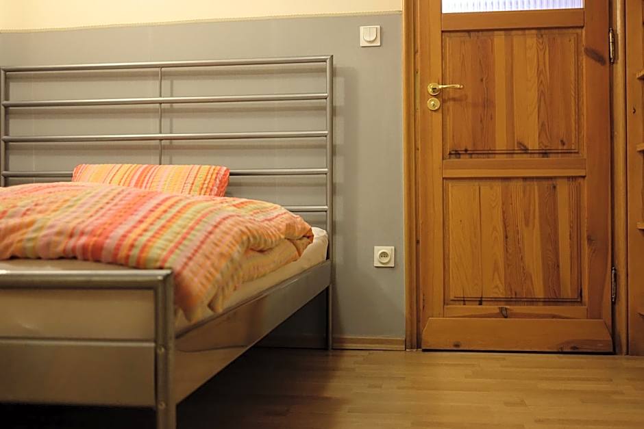 Academus Pub & Guest House