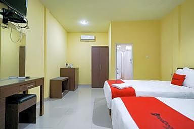 RedDoorz Plus @ Jalan FL Lumban Tobing Sibolga