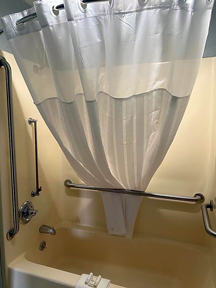 AmericInn by Wyndham Williamsburg