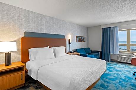 King Room with Lake View - Non-Smoking