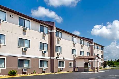 Boarders Inn & Suites by Cobblestone Hotels Waterloo