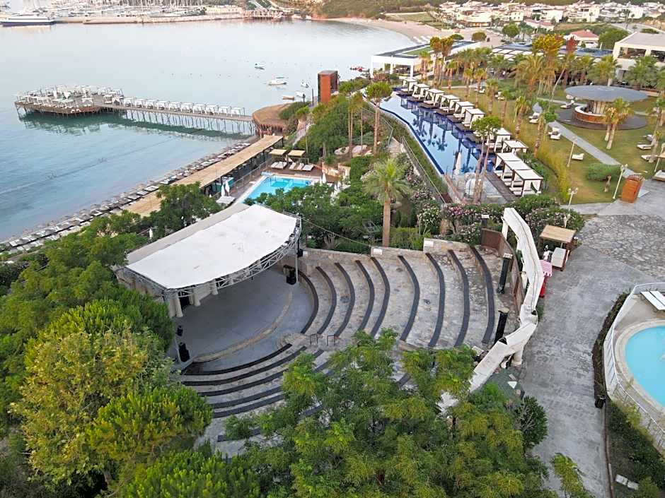 LAUR HOTELS Experience & Elegance