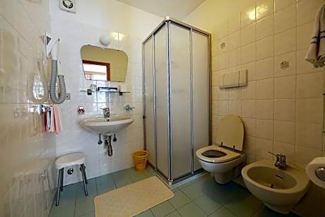 Twin Room with Bathroom