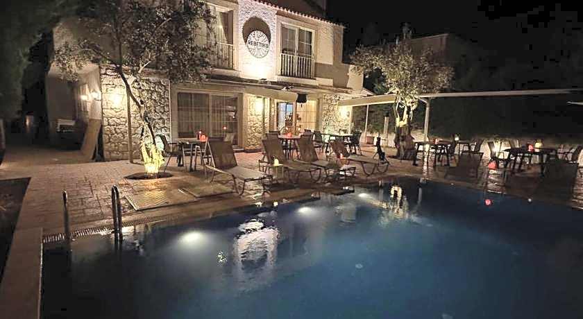 Rebetiko Hotel                                                             