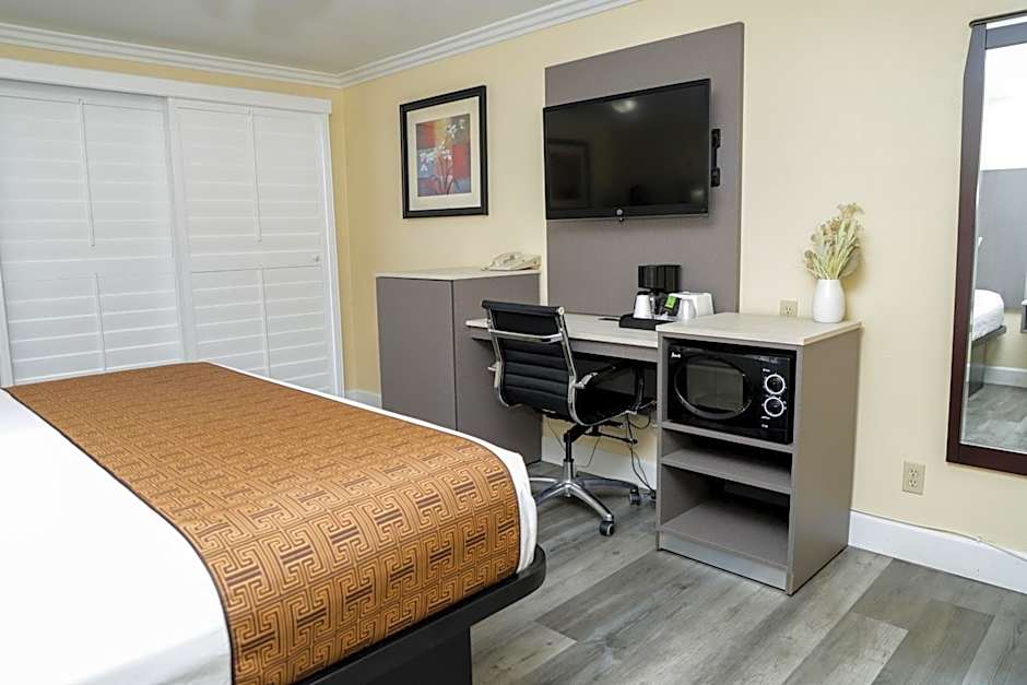 Silver Surf Motel