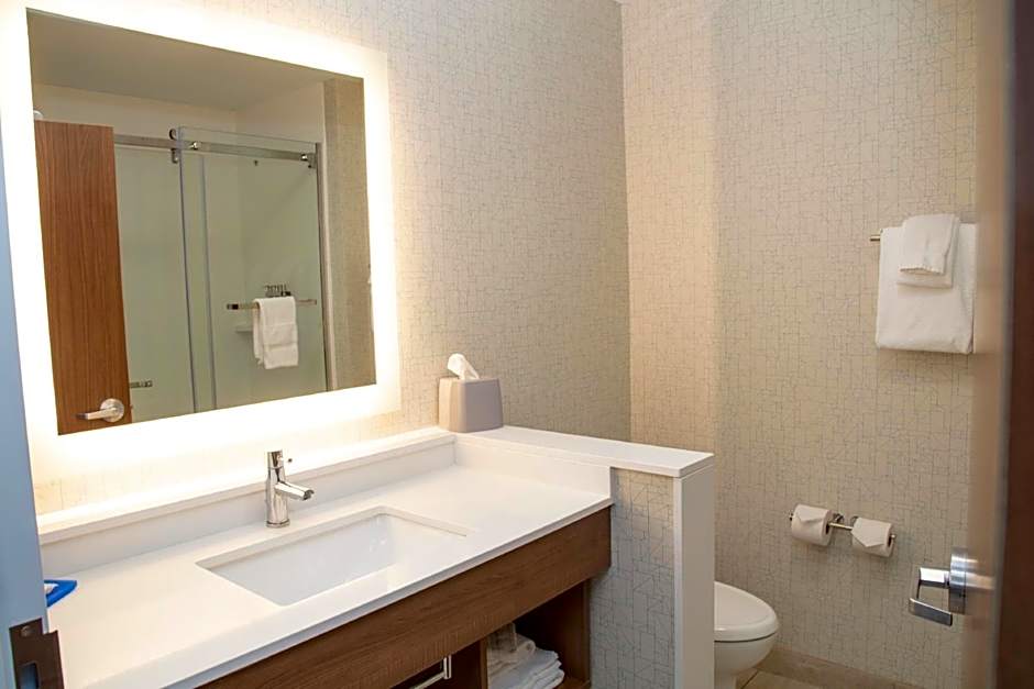 Holiday Inn Express & Suites - Marion By IHG