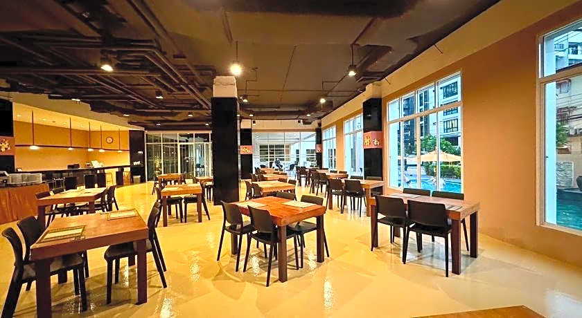 Crown Pattaya Beach Hotel