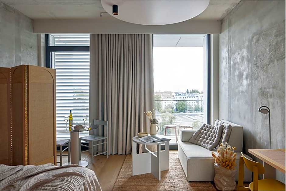 Locke at East Side Gallery