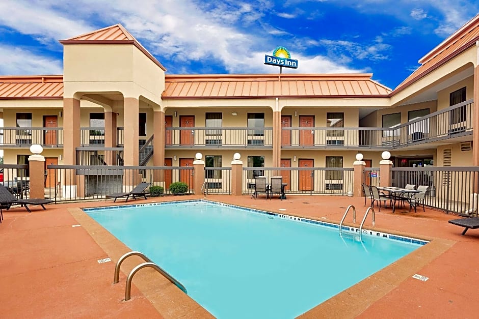 Days Inn by Wyndham Columbus