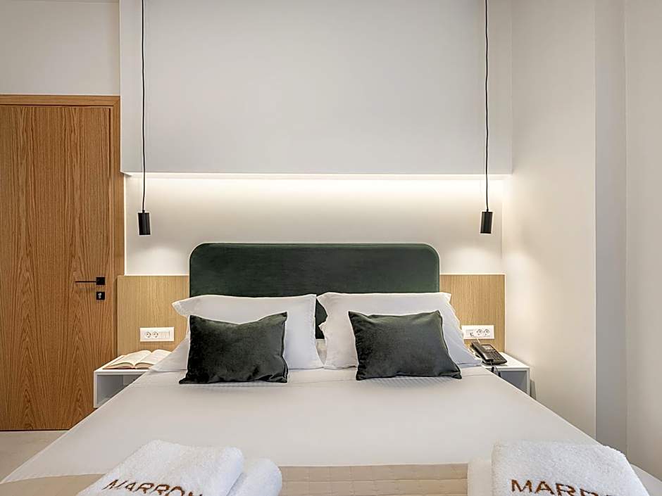 Miss Marrone City Hotel