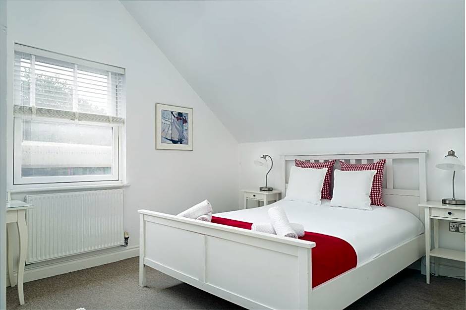 Bath Breaks Apartments