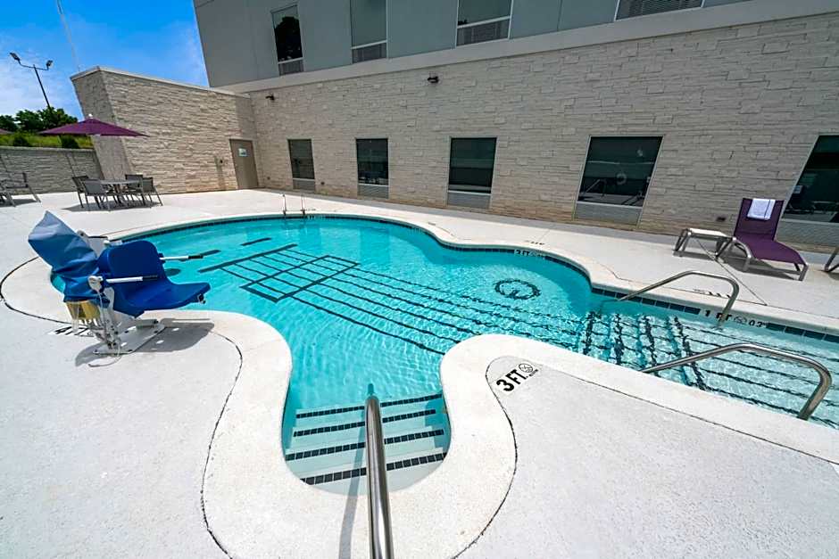 Holiday Inn Express & Suites Memphis Arpt Elvis Presley Blv By IHG
