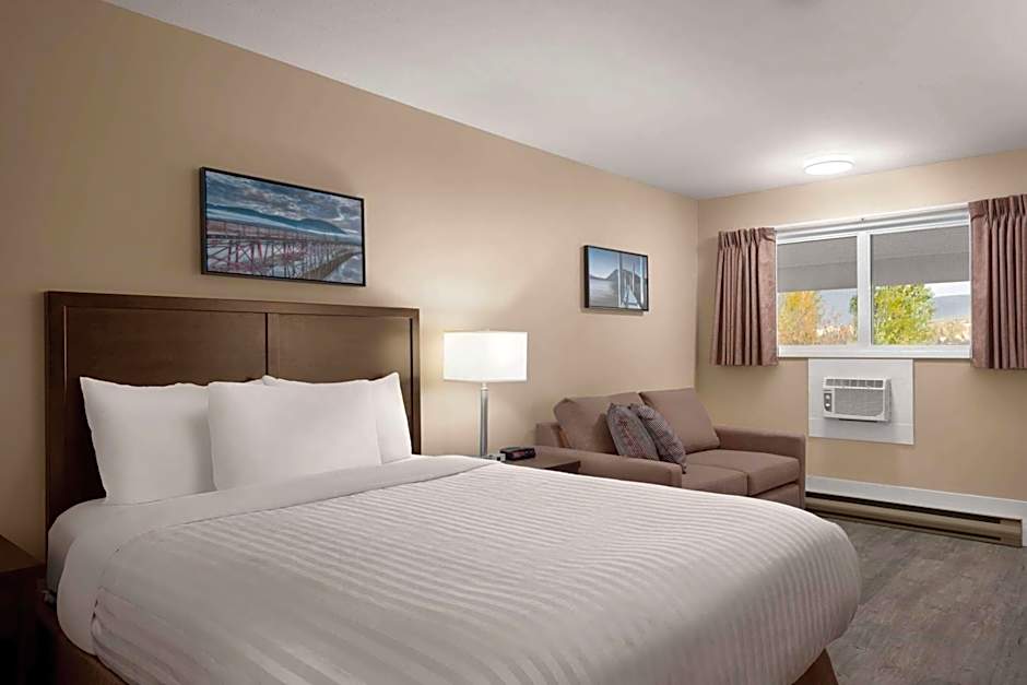 Travelodge by Wyndham Salmon Arm BC