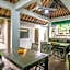 Huts Rock Ubud 