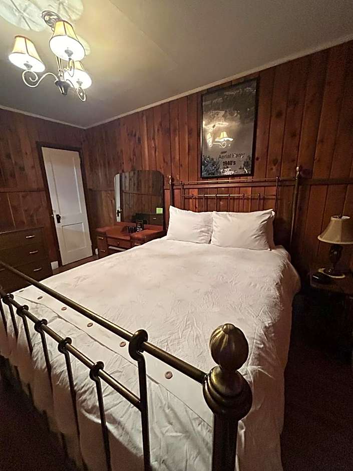 Old Towne Inne Chuckwagon Bar & Grill