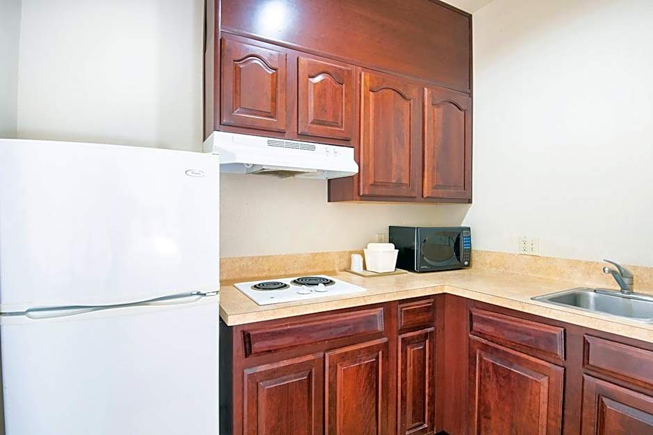 OYO Townhouse Clute Lake Jackson