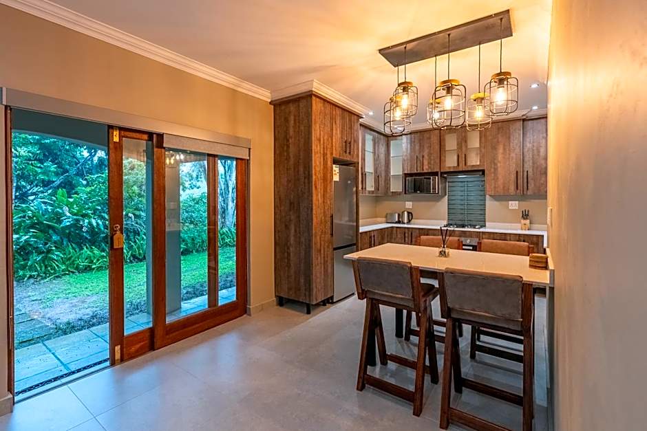 Bushbaby Valley Lodge