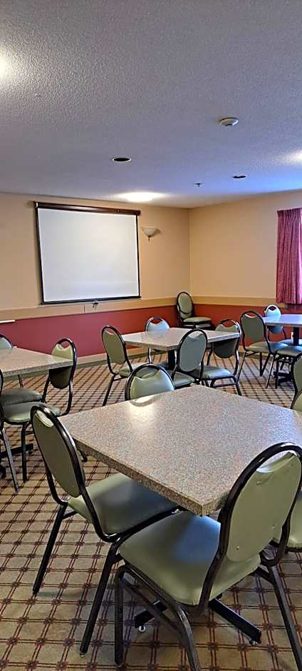 Travelodge by Wyndham Lacombe