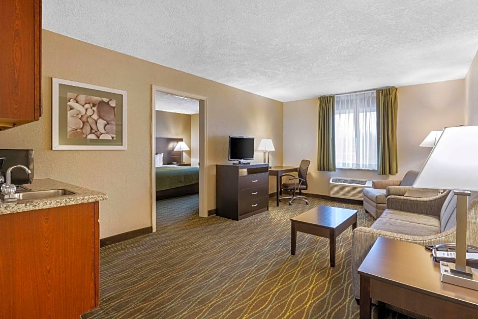 Quality Inn & Suites Des Moines - Merle Hay Road