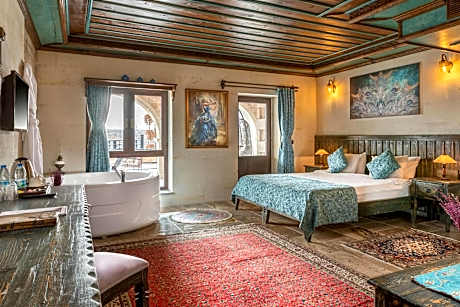 Deluxe Stone Suite