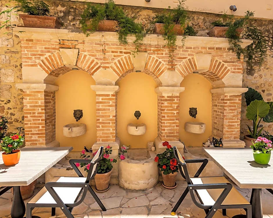 Casa Moazzo Suites and Apartments