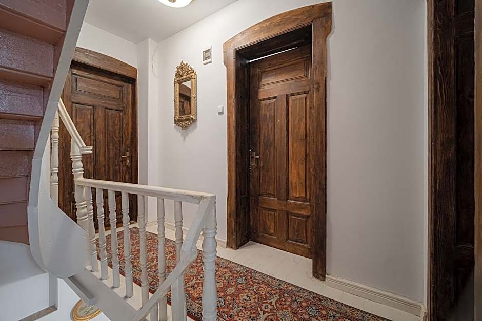 Beehive Hotel and CoWorking