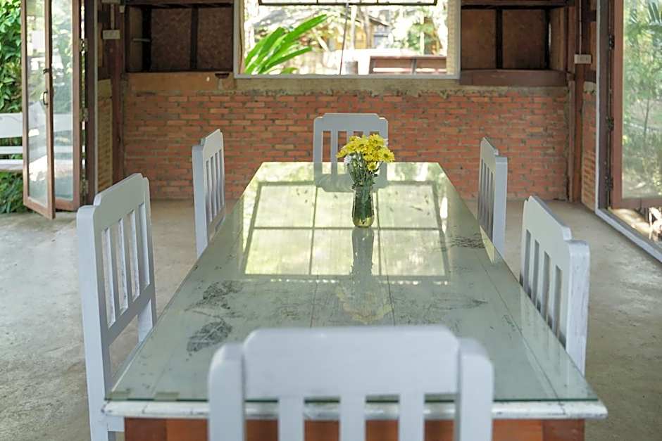 Art House at Chiangdao - Waterlily House