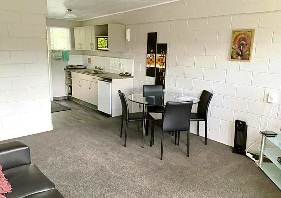 Sapphire Springs Holiday Park and Thermal Pools