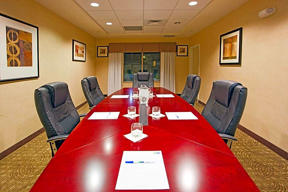 Holiday Inn Express & Suites Clovis Fresno Area By IHG