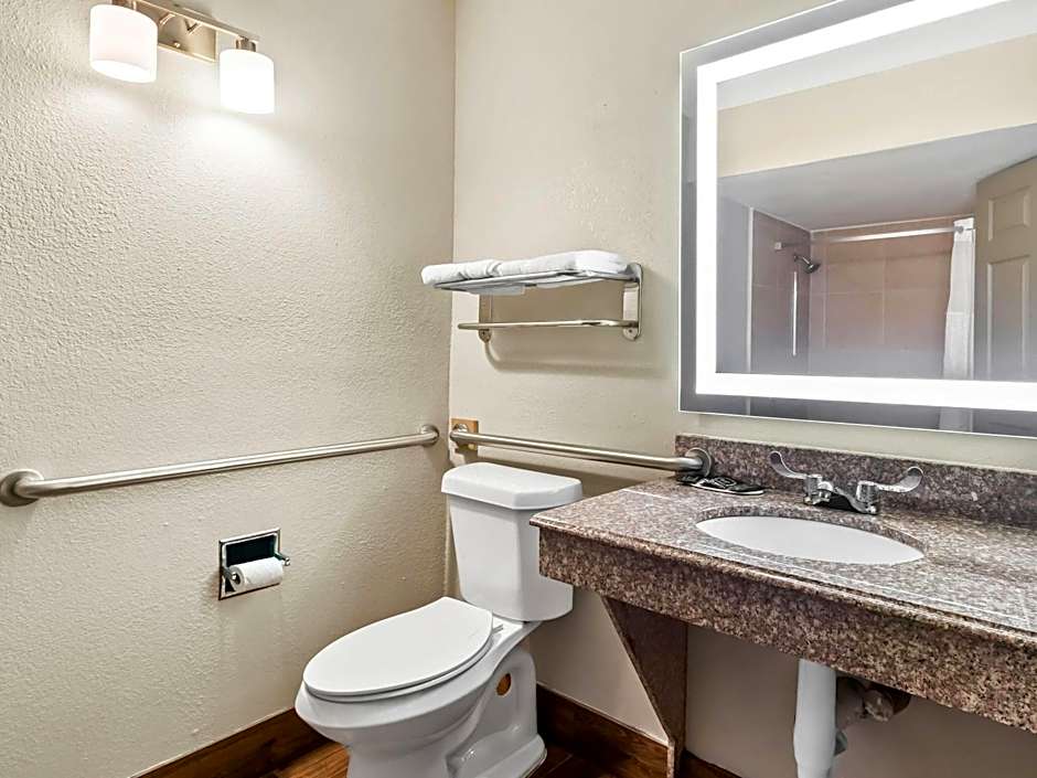 Days Inn by Wyndham Houston East