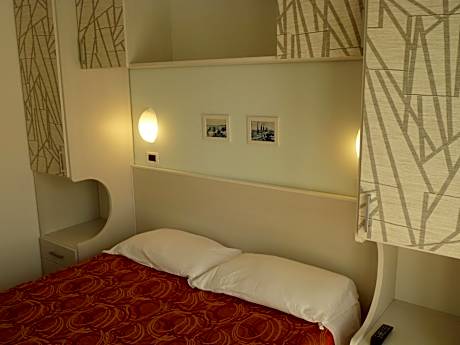 Double or Twin Room with Sea View
