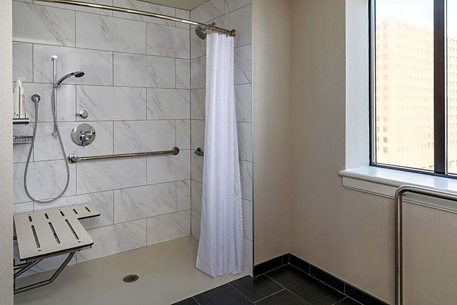 Le Meridien Indianapolis