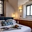 Villa Albi - Machne Yehuda Hotel