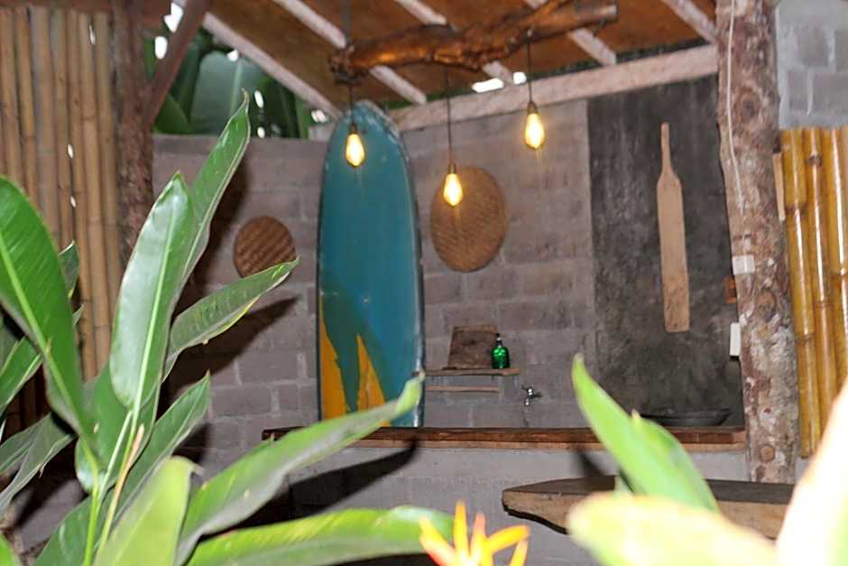 Jungle House - surf & stay