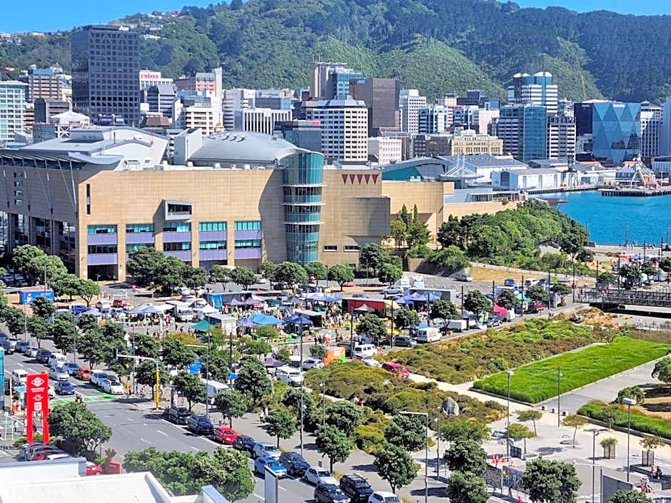 Bay Plaza Hotel