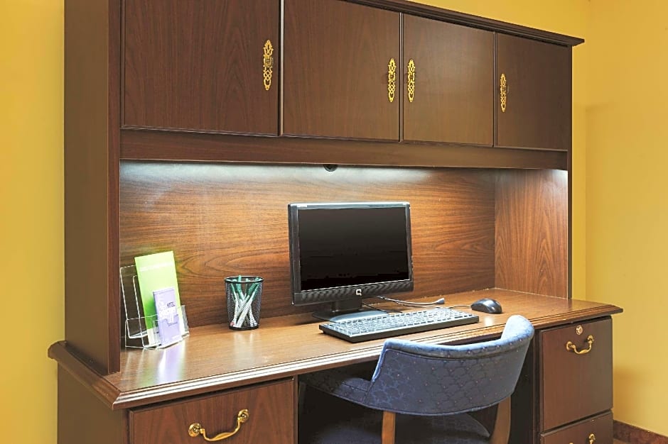 La Quinta Inn & Suites by Wyndham Radford