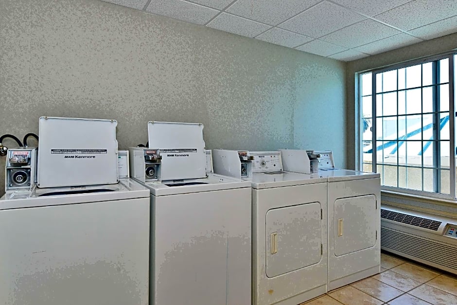 Best Western Plus Airport Inn And Suites