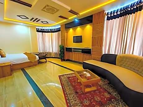 Khabir's Hotel Kalam