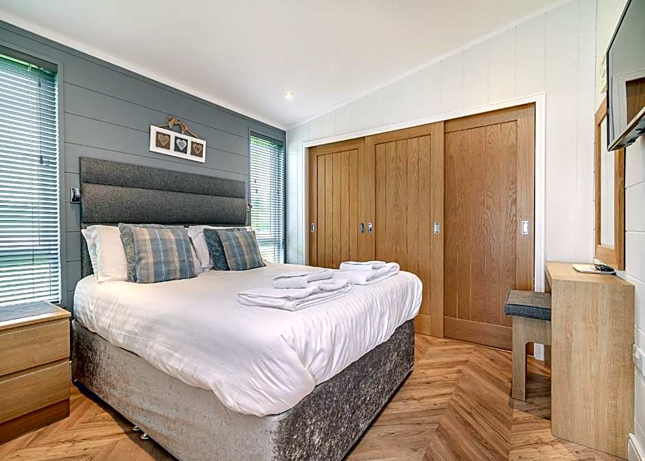 Midsomer Lodges