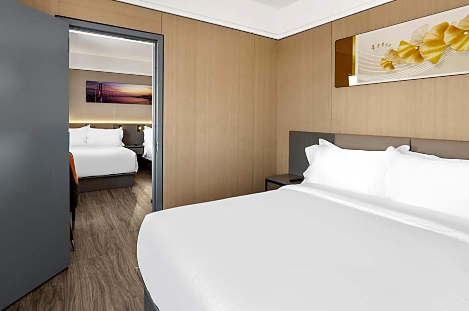 Ly New York Hotel