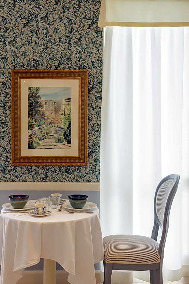 Dorion Hotel