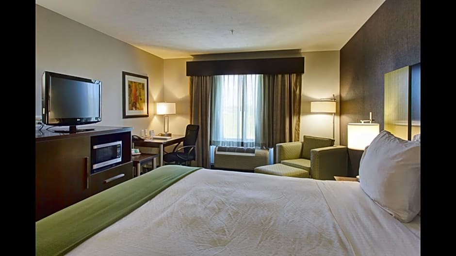 Holiday Inn Express & Suites North Fremont